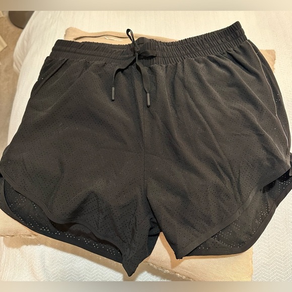 Bundle Womens Baleaf Black Shorts and H&M Straw Sun Visor OS - Picture 2 of 13